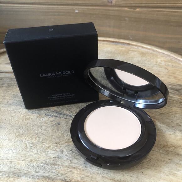 Laura Mercier Smooth Finish Foundation Powder 2C1 04 Full Size - Picture 2 of 5
